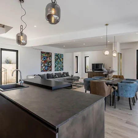 Luxurious Home In Razanj