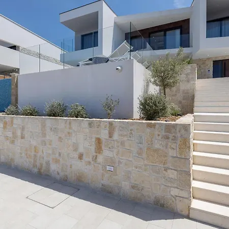 Holiday home Lovely In