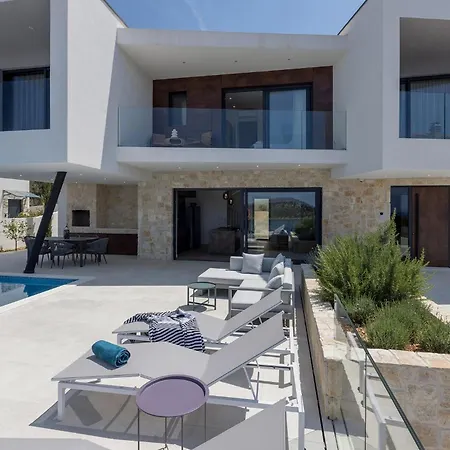 Luxurious Home In Razanj