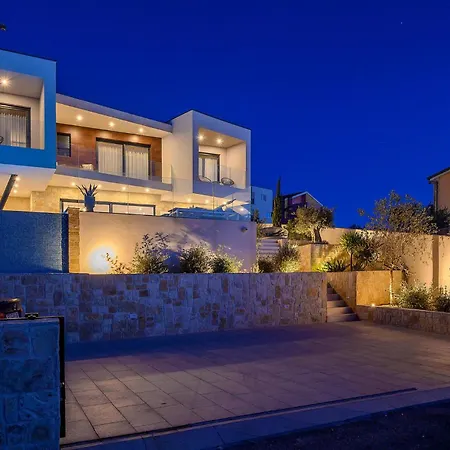 Luxurious Home In Razanj *