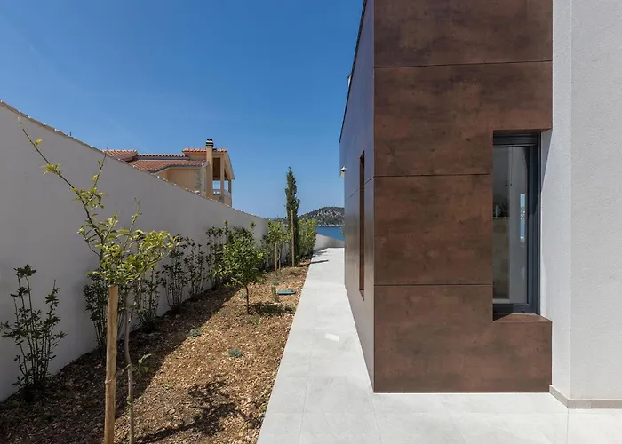 Lovely In Tatil Evi Ražanj